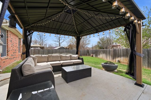 8641 Shadow Trace Drive, Fort Worth, TX 76244