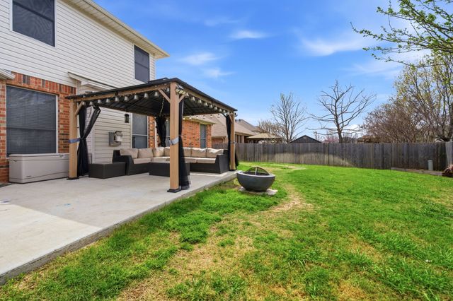 8641 Shadow Trace Drive, Fort Worth, TX 76244