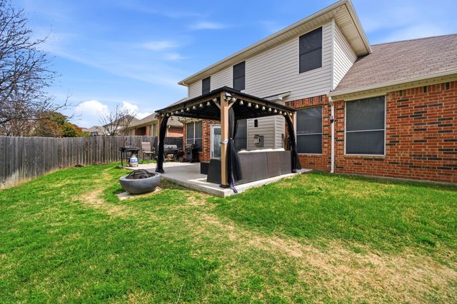 8641 Shadow Trace Drive, Fort Worth, TX 76244