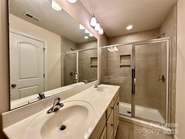 5733 Lachlan Hill Lane, Charlotte, NC 28278