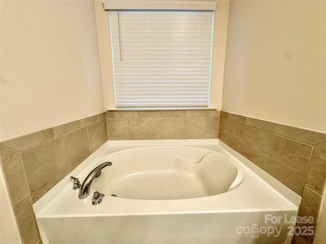 5733 Lachlan Hill Lane, Charlotte, NC 28278