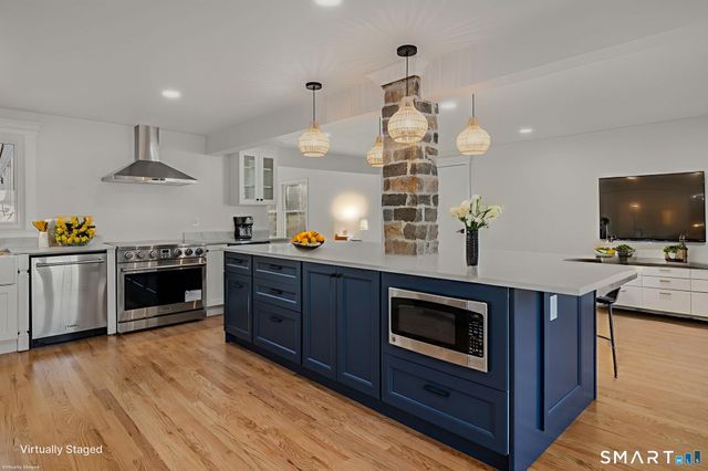 87 Colony Road, Groton, CT 06340