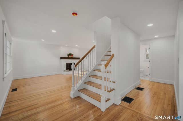 87 Colony Road, Groton, CT 06340