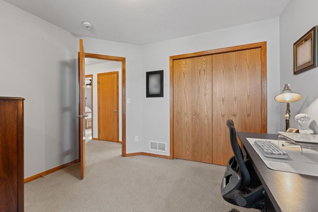 2110 Red Tail Place SE, Rochester, MN 55904