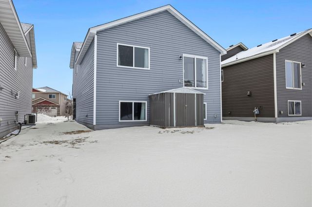 9036 Golden Pond Lane N, Monticello, MN 55362