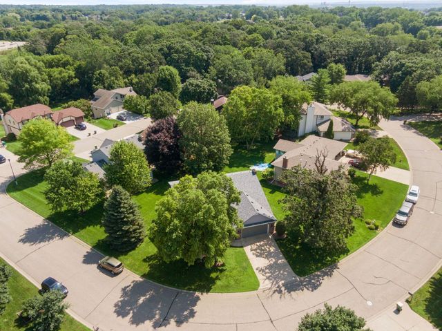 475 Oakhill Road, Chaska, MN 55318