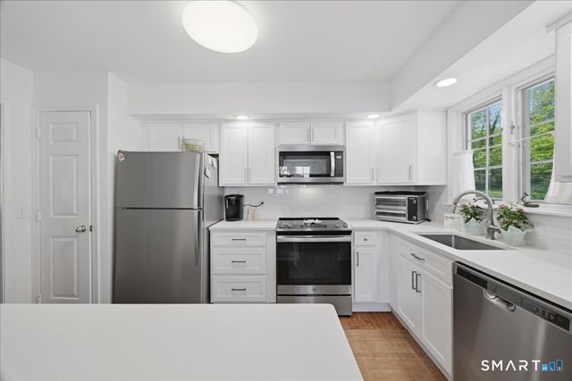 15 Hampshire Road 15, Madison, CT 06443
