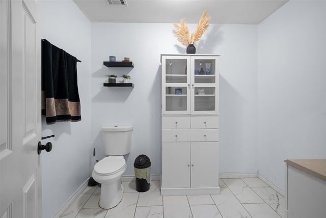 2539 Sharon Street, Dallas, TX 75211