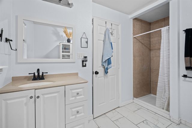 2539 Sharon Street, Dallas, TX 75211