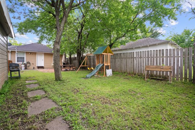2539 Sharon Street, Dallas, TX 75211