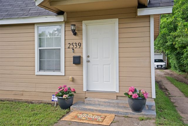 2539 Sharon Street, Dallas, TX 75211