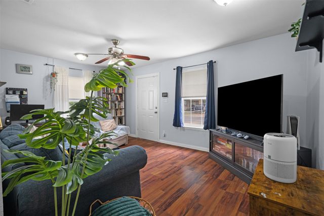 2539 Sharon Street, Dallas, TX 75211