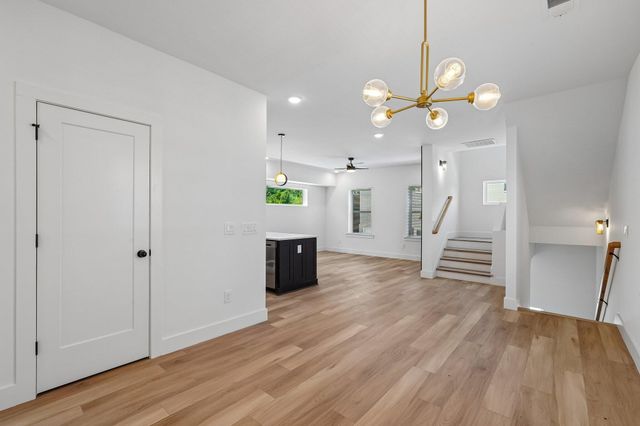 1241 N Avondale Cir, Nashville, TN 37207