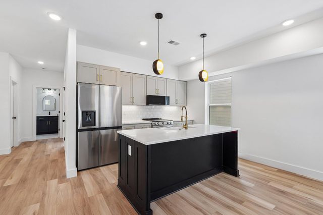 1241 N Avondale Cir, Nashville, TN 37207