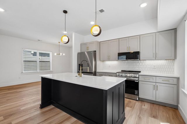 1241 N Avondale Cir, Nashville, TN 37207