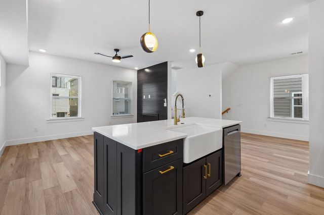 1241 N Avondale Cir, Nashville, TN 37207