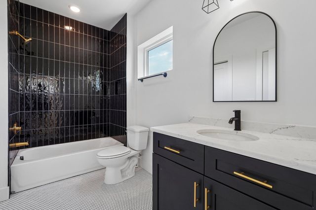 1241 N Avondale Cir, Nashville, TN 37207