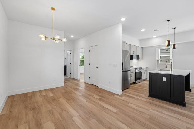 1241 N Avondale Cir, Nashville, TN 37207