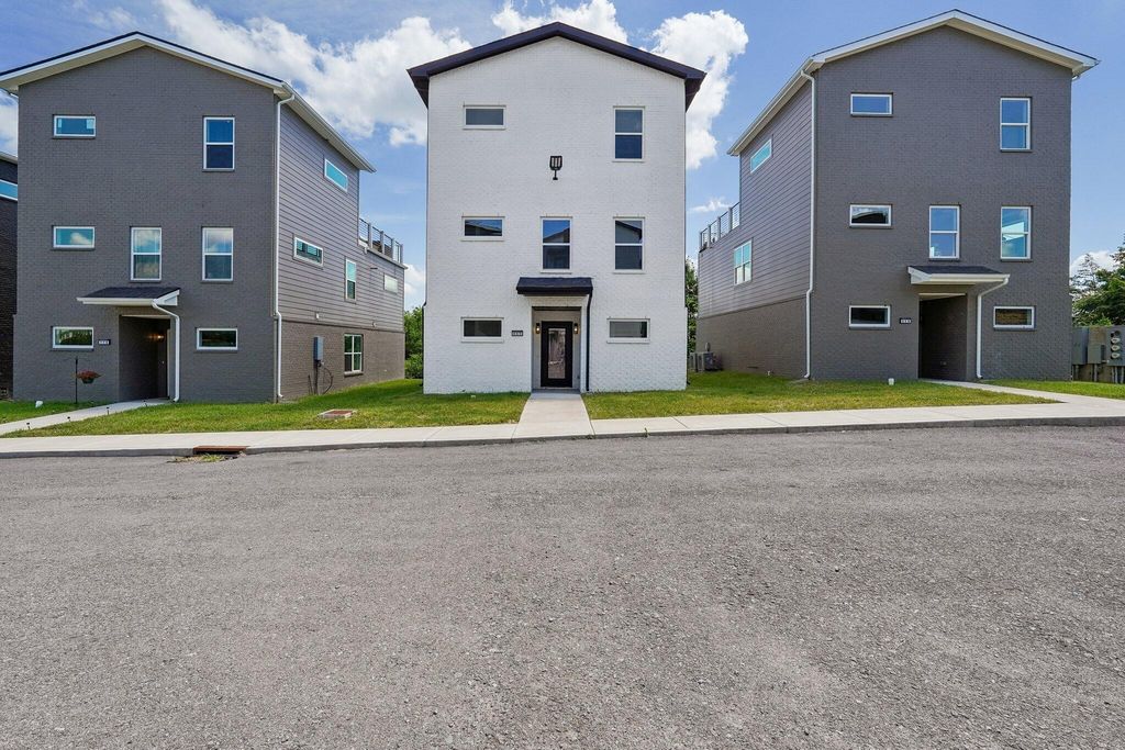 1241 N Avondale Cir, Nashville, TN 37207
