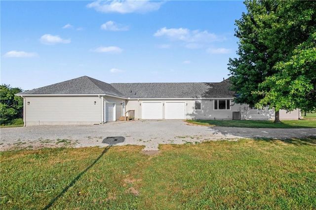31005 Nottingham Lane, Lawson, MO 64062