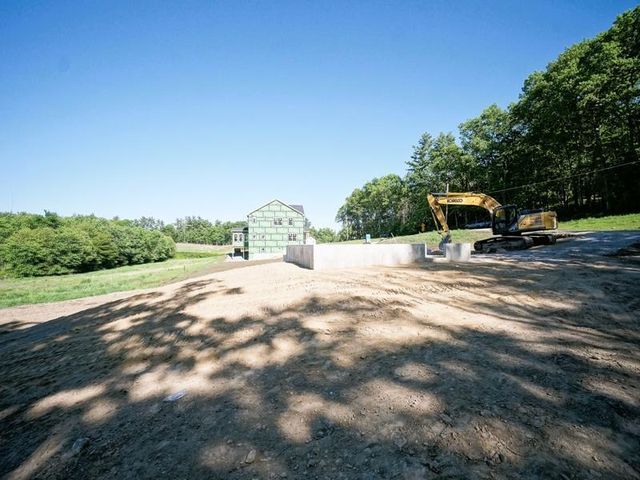 76 Island Pond Road, Derry, NH 03038