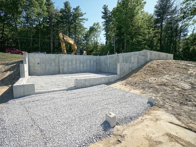 76 Island Pond Road, Derry, NH 03038