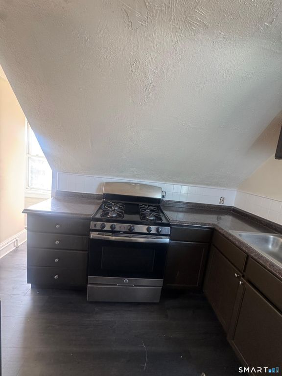 133 Wordin Avenue 3rd, Bridgeport, CT 06605