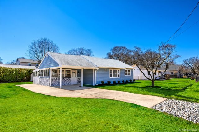 32 Flintlock Drive, Shirley, NY 11967