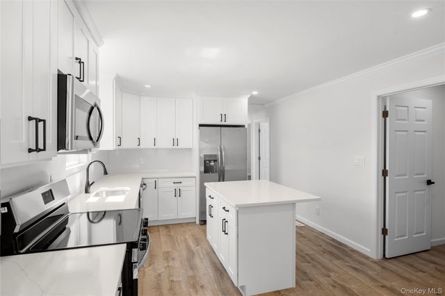 32 Flintlock Drive, Shirley, NY 11967