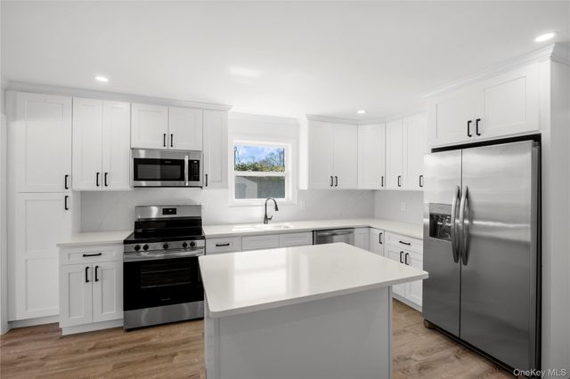 32 Flintlock Drive, Shirley, NY 11967