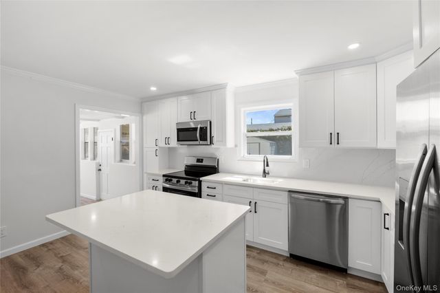 32 Flintlock Drive, Shirley, NY 11967