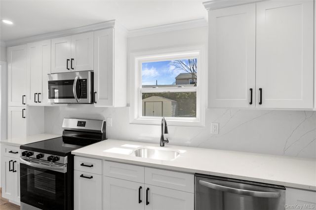 32 Flintlock Drive, Shirley, NY 11967