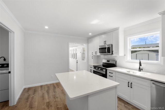 32 Flintlock Drive, Shirley, NY 11967