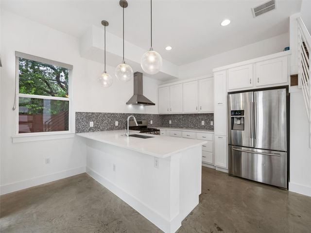 513 W Croslin ST B, Austin, TX 78752