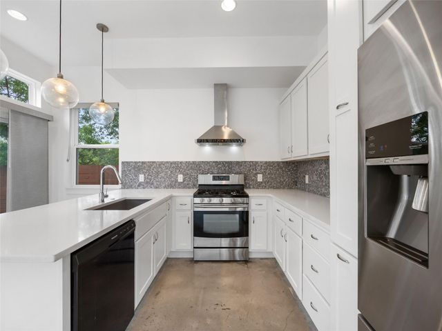 513 W Croslin ST B, Austin, TX 78752