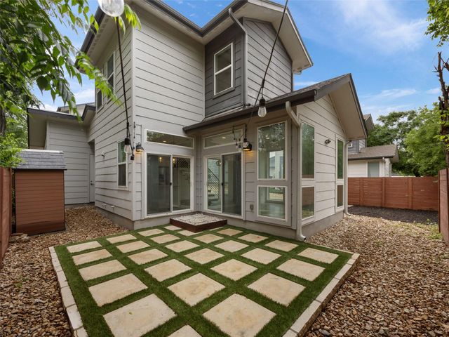 513 W Croslin ST B, Austin, TX 78752