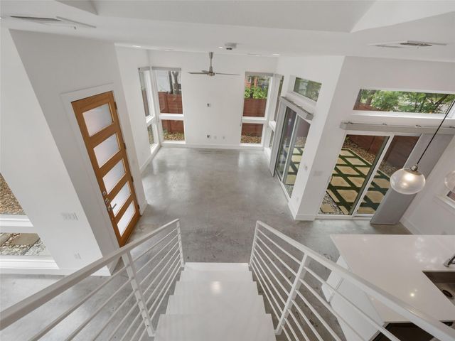 513 W Croslin ST B, Austin, TX 78752