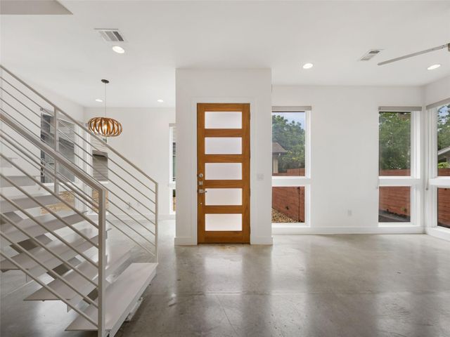 513 W Croslin ST B, Austin, TX 78752
