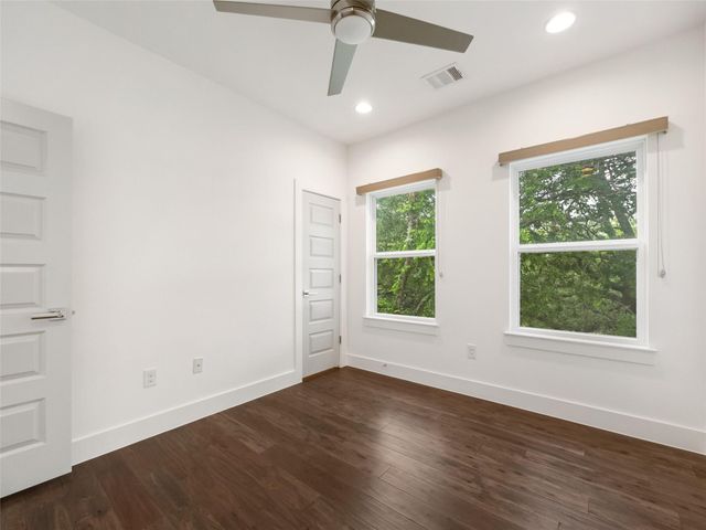 513 W Croslin ST B, Austin, TX 78752