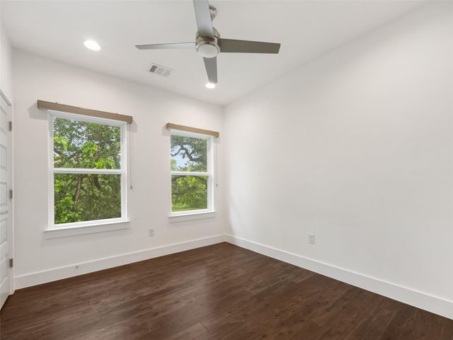513 W Croslin ST B, Austin, TX 78752