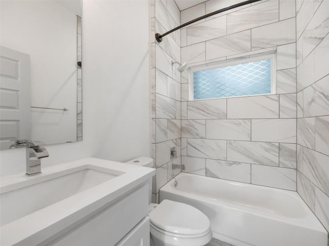513 W Croslin ST B, Austin, TX 78752