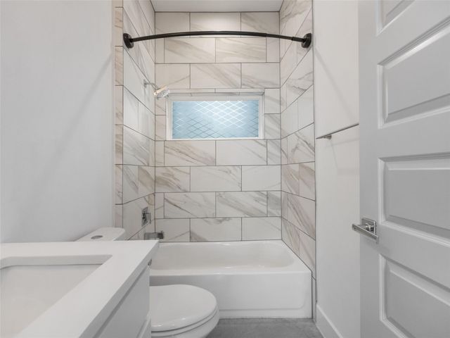 513 W Croslin ST B, Austin, TX 78752
