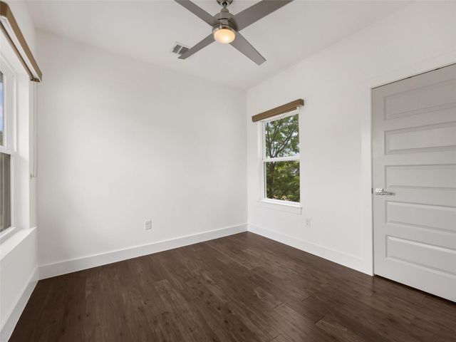 513 W Croslin ST B, Austin, TX 78752