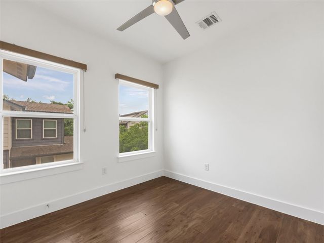 513 W Croslin ST B, Austin, TX 78752