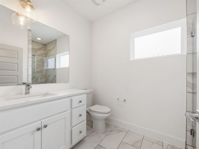 513 W Croslin ST B, Austin, TX 78752