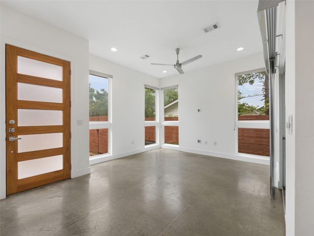 513 W Croslin ST B, Austin, TX 78752