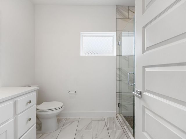 513 W Croslin ST B, Austin, TX 78752