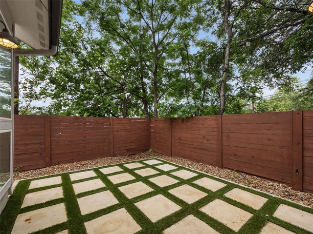 513 W Croslin ST B, Austin, TX 78752