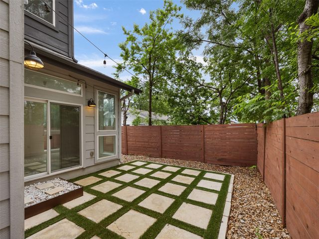513 W Croslin ST B, Austin, TX 78752