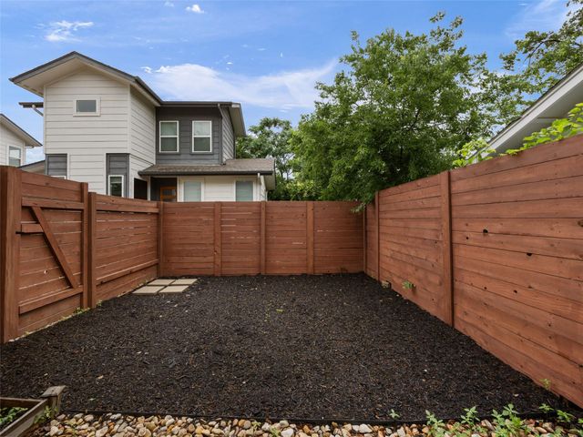 513 W Croslin ST B, Austin, TX 78752